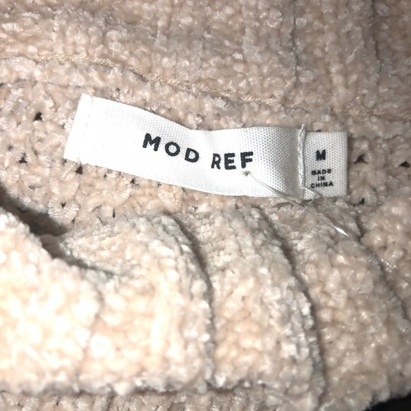Mod Ref Cropped Sweater - Picture 3 of 5
